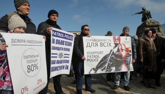 На Софіївській - мітинг на підтримку поліції