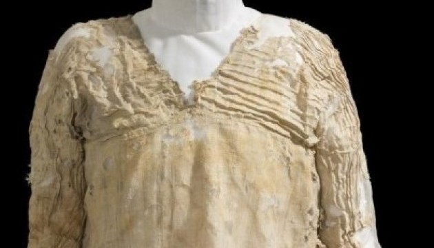 Стало відомо скільки років найдавнішій сукні у світі