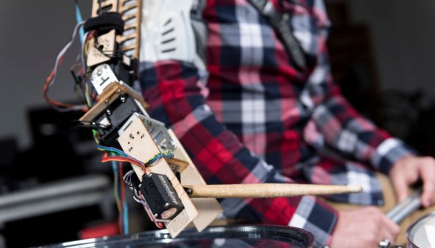Американські вчені винайшли роботизовану руку для барабанщиків