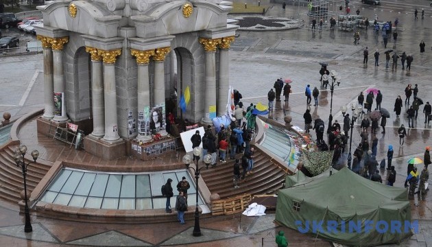 Послухати «РПС» на Майдан прийшли два десятки пенсіонерів