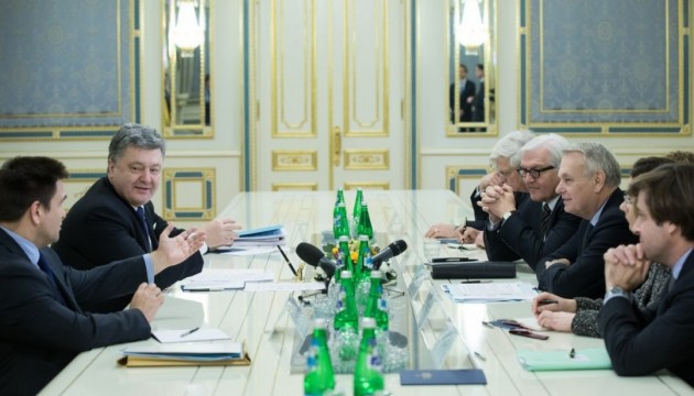 Poroshenko discusses situation in Donbas with Steinmeier, Ayrault
