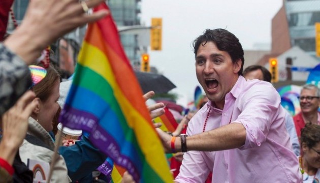 Трюдо підняв прапор ЛГБТ біля парламенту Канади