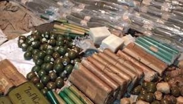 На Київщині СБУ знайшла величезний арсенал зброї