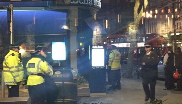 У центрі Лондона невідомий намагався захопити заручників