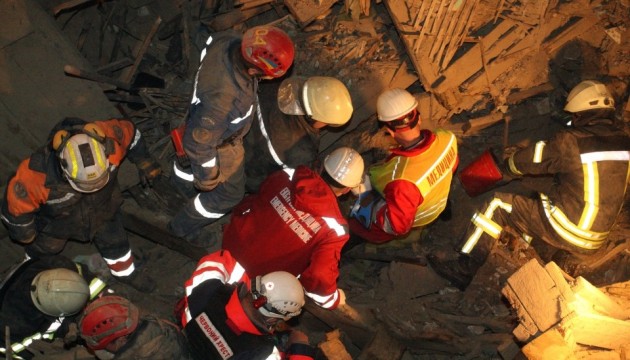 Another 3 persons believed to still be under debris at Khmelnytskoho