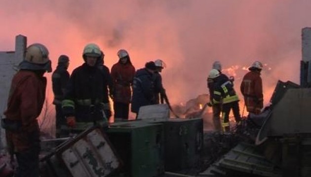 Під Дніпропетровськом горить завод теплоізоляційних матеріалів 