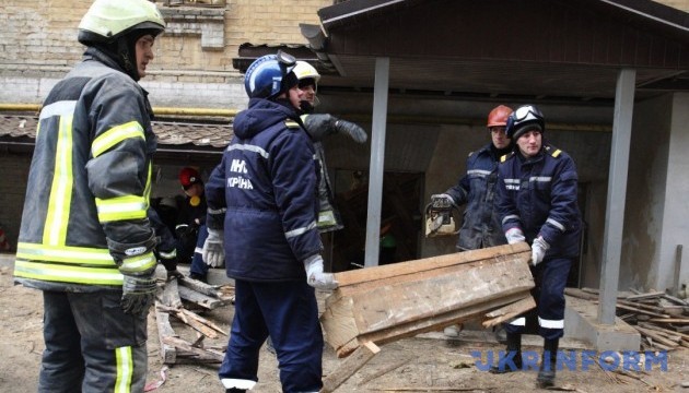 Обвал будинку в Києві: в КМДА кажуть про загрозу подальших руйнувань