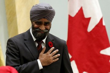 Defence minister Sajjan wears vyshyvanka in Canadian Parliament. Photos