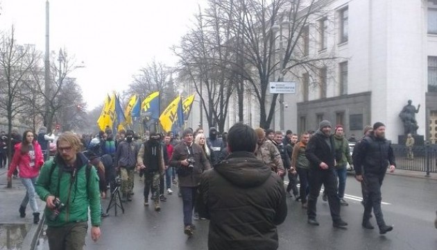 Азовці йдуть до ізолятора СБУ підтримати Краснова