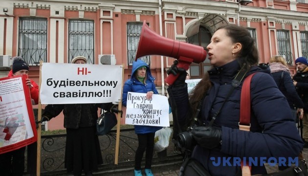 Під київською прокуратурою вимагають не 