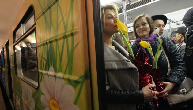 У столичному метро неординарно відзначили прихід весни
