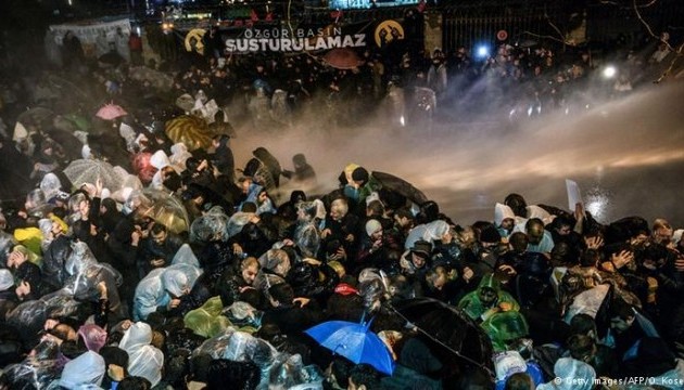 У Стамбулі під час розгону першотравневого мітингу загинула людина