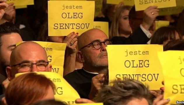 Кінорежисер Стівен Фрірз назвав «жахливим» вирок Сенцова