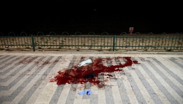 В Ізраїлі палестинець вбив людину та поранив ще 10 осіб