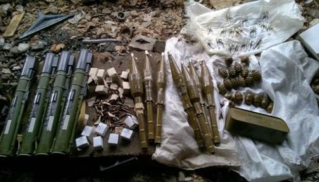 СБУ викрила на Луганщині величезний схрон зі зброєю