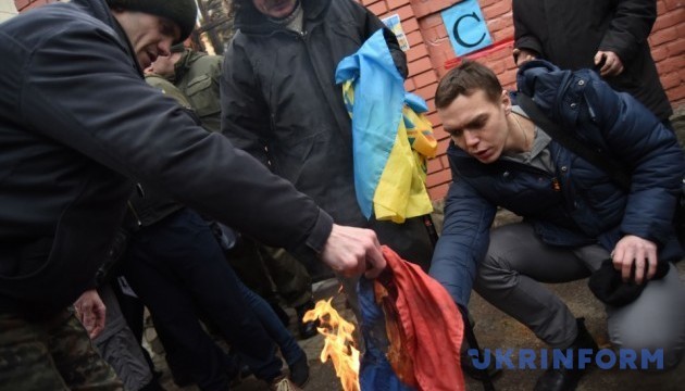За спалений у Львові російський триколор відкрили справу