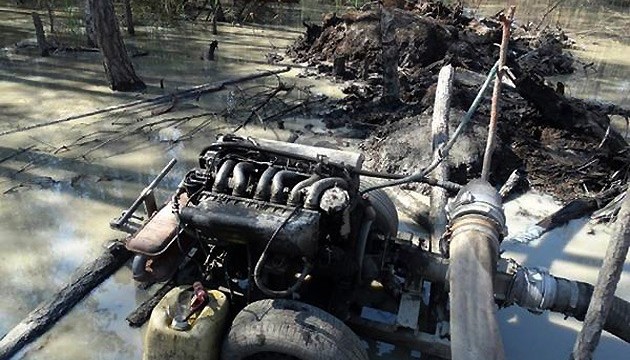 На Житомирщині у нелегальних старателів вилучили п'ять мотопомп