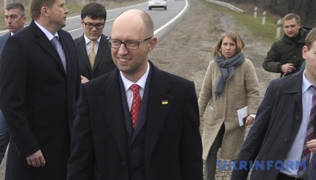 Yatsenyuk meets with delegation of Ukrainian World Congress