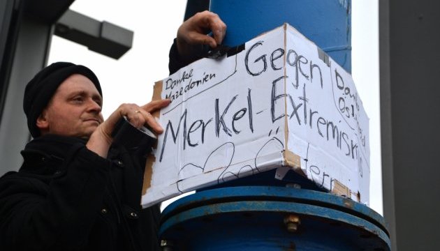 У Берліні на одній площі протестували проти Меркель і проти нацистів