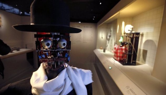 У музеї Парижа працює робот-мистецтвознавець