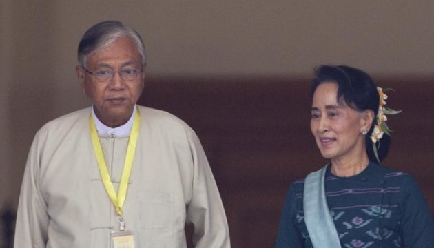 Перший цивільний президент М’янми склав присягу