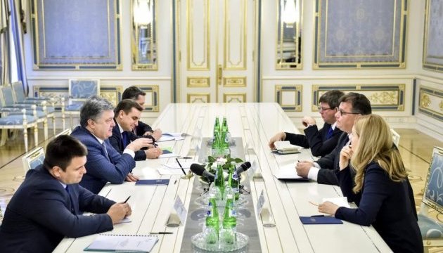 Порошенко про список Савченко: Координуємося з ЄС і США