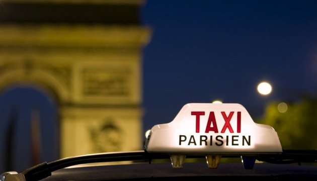 У Парижі встановили єдині ціни на таксі з аеропорту