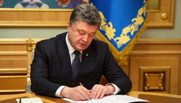Poroshenko signs law on e-declarations