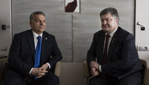 Порошенко говорить з Орбаном про збереження санкцій проти РФ