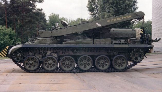 Львівський завод випустив новий тягач для танків