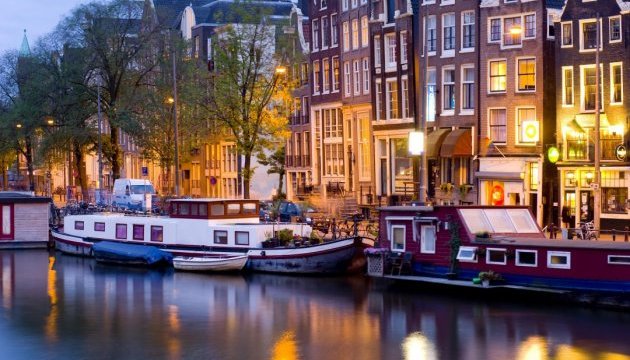 Жителі Амстердама стануть екскурсоводами для транзитних пасажирів 