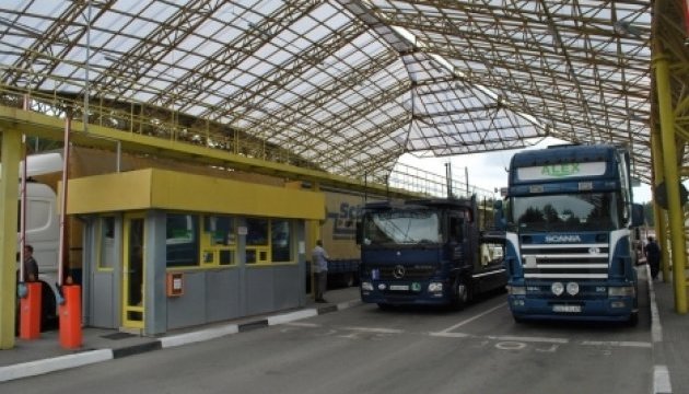 У пункті пропуску «Ягодин-Дорогуськ» призупинили оформлення вантажівок на в'їзд до Польщі