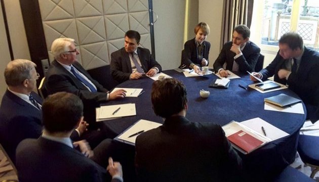 Глави МЗС України і Польщі провели переговори у Брюсселі