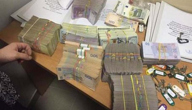На Івано-Франківщині викрили черговий «конверт»-мільйонник