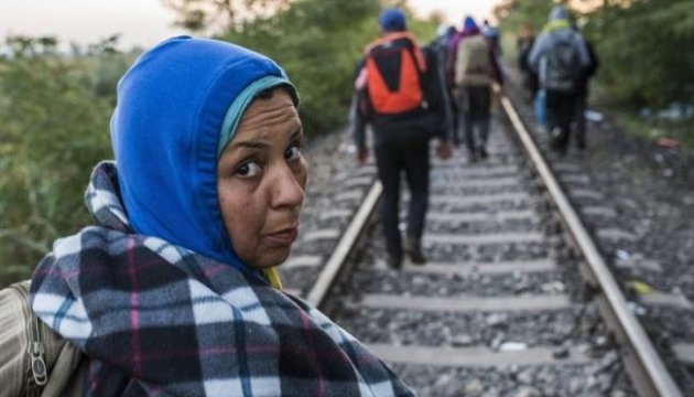 Греція евакуює біженців із табору на кордоні з Македонією