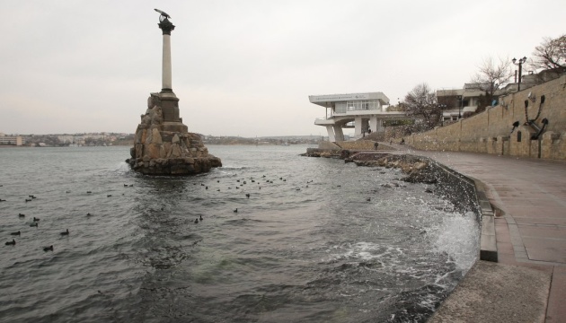 У Севастополі повідомляють про вибух та стрілянину