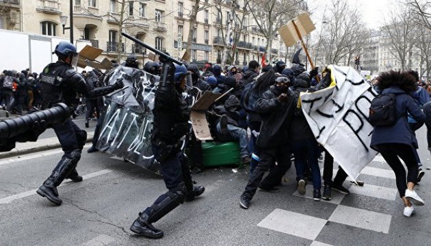 У Франції знову сутички між студентами й поліцією