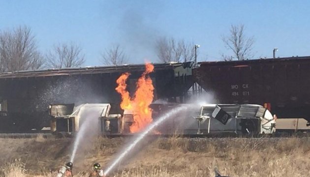Пожежа у Міннесоті: потяг збив вантажівку з пропаном