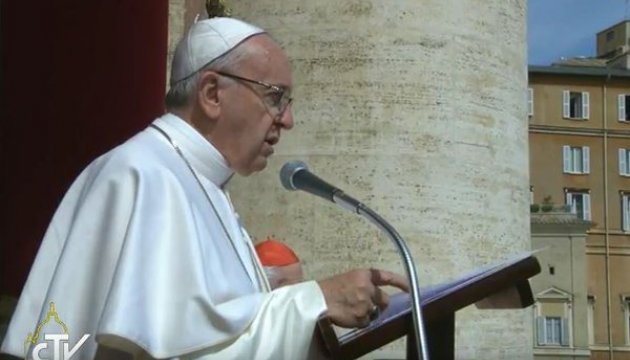 Папа Франциск помолиться в Освенцимі