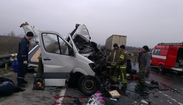 Під Лубнами мікроавтобус зіткнувся з вантажівкою: вісім загиблих