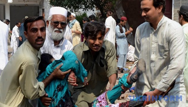 У Пакистані підірвали бомбу біля мечеті