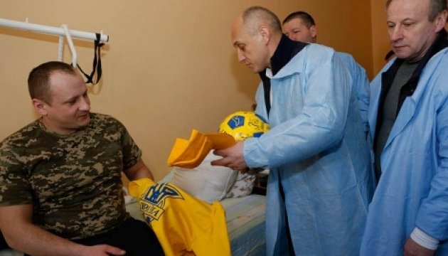 Футболісти збірної ветеранів України провідали воїнів АТО