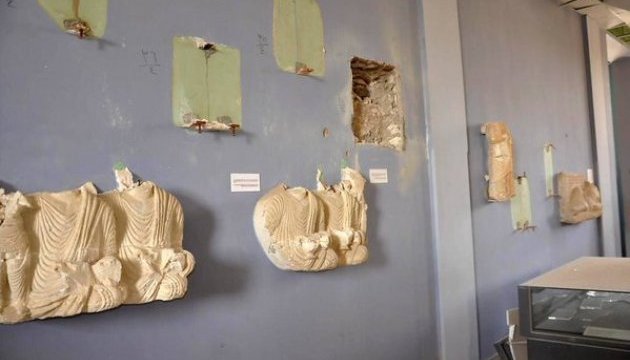 Бойовики у музеї Пальміри понівечили статуї і підірвали підвали