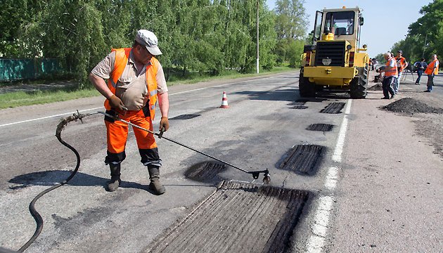 Рада передала місцевій владі утримання доріг місцевого значення