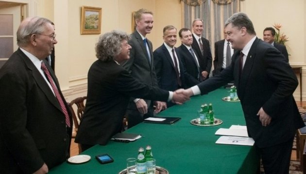 Порошенко закликав американські компанії до співпраці з ВПК України