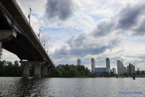 У Києві на мосту Патона обмежать рух через ремонт деформаційного шва