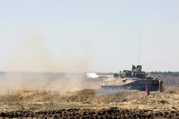 Окупанти вивели за межі місць зберігання 95 танків та гармат - СЦКК