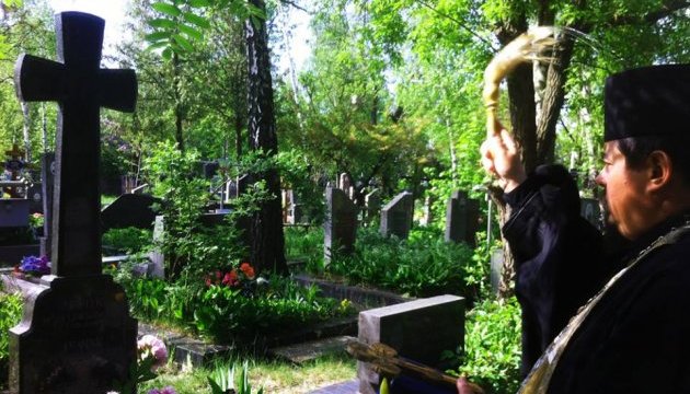 У приміщеннях ритуальної служби на Лісовому кладовищі столиці проходять обшуки