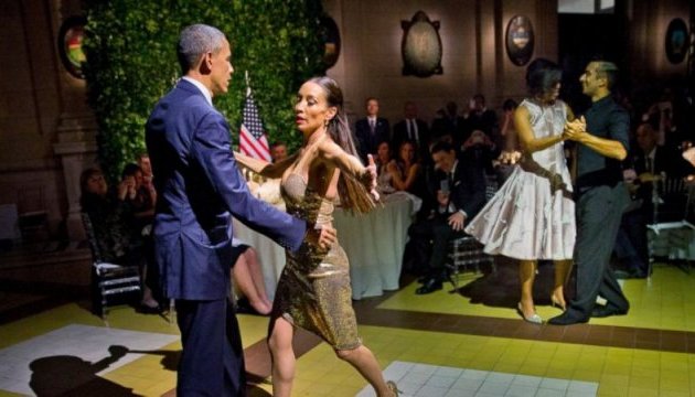 Обама порушив протокол, танцюючи танго в Аргентині