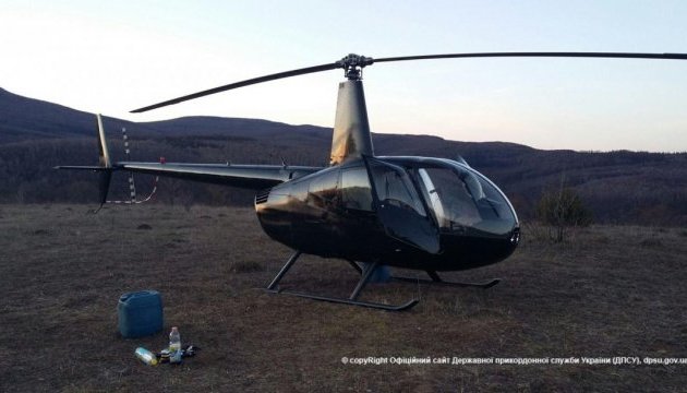 Прикордонники зі стріляниною затримали гелікоптер контрабандистів